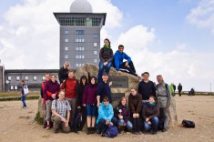 Gruppenfoto mit dem Gipfelstein