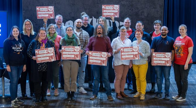 70.000€ — Spendenübergabe von Glück in Dosen 2023
